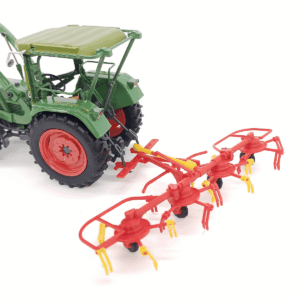 Heuwender 4-Stern gezogen